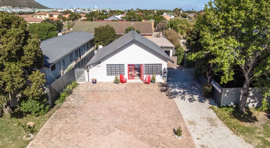 1 Bedroom Property for Sale in Sandbaai Western Cape